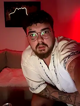 Snapshot of MrAndMrsSavage chatting on October 31, 2025, 5:25 pm MrAndMrsSavage online show from October 31, 2025, 5:25 pm