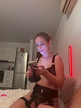 Snapshot of MrAndMrsSavage chatting on November 21, 2025, 10:30 pm MrAndMrsSavage online show from November 21, 2025, 10:30 pm