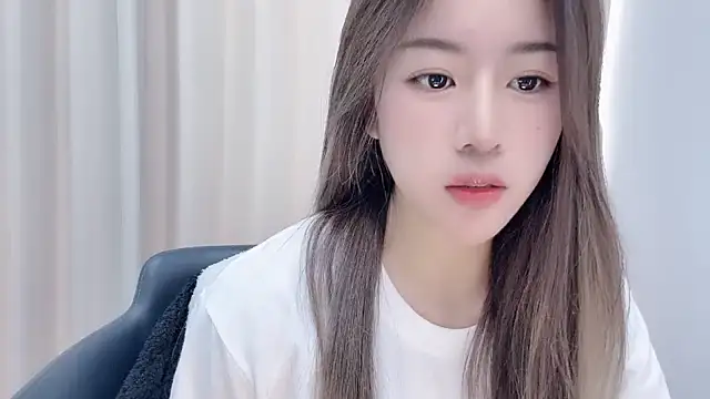 chloe-01 online show from December 4, 2024, 4:21 am