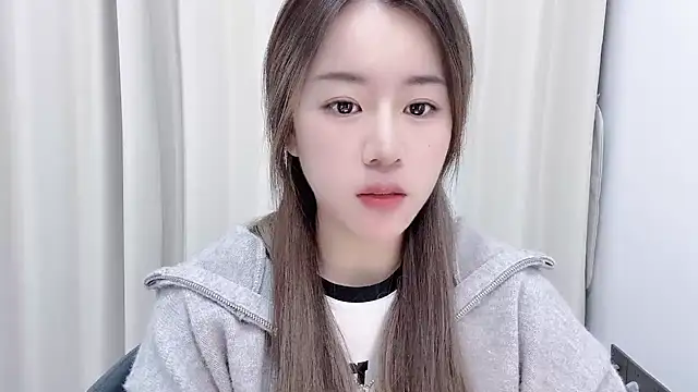 chloe-01 online show from December 19, 2024, 12:45 pm