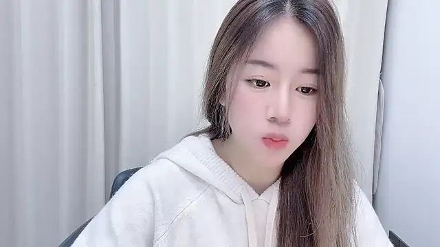 chloe-01 online show from December 27, 2024, 12:12 pm