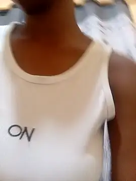 Yourlittlegirl19 online show from February 12, 2025, 7:44 am