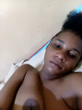 Yourlittlegirl19 online show from February 13, 2025, 7:10 pm