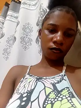 Yourlittlegirl19 online show from February 15, 2025, 5:51 am