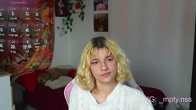 Snapshot of HiScarlett chatting on September 18, 2025, 6:43 pm HiScarlett online show from September 18, 2025, 6:43 pm