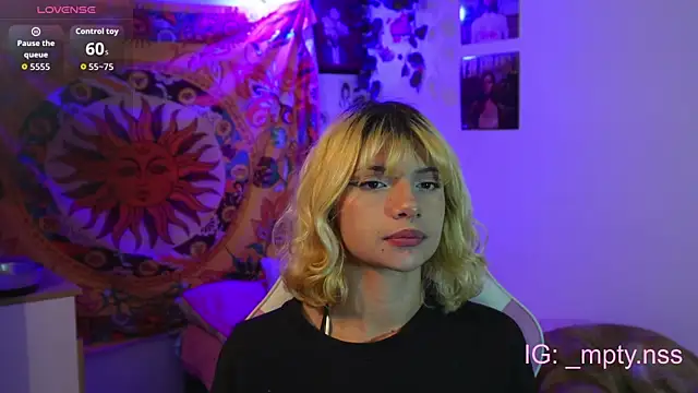 Snapshot of HiScarlett chatting on October 2, 2025, 11:23 pm HiScarlett online show from October 2, 2025, 11:23 pm