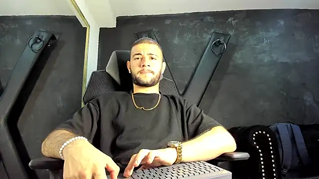 MaximusDick1  online show from October 6, 2025, 3:37 am