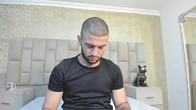 MaximusDick1  online show from November 13, 2025, 4:33 am