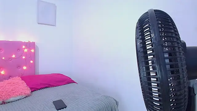 issa kitty online show from January 30, 2025, 3:08 pm