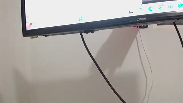 issa kitty online show from February 5, 2025, 4:47 pm