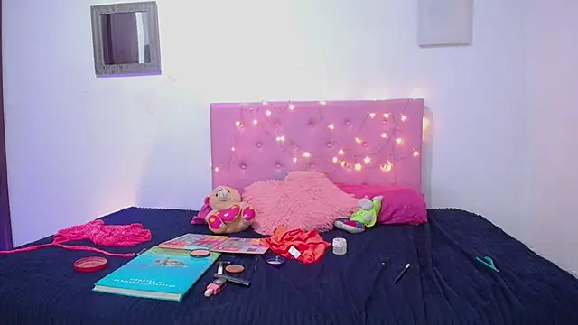 issa kitty online show from February 18, 2025, 11:41 pm