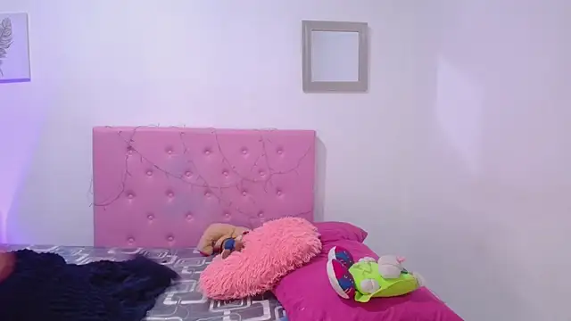 issa kitty online show from March 7, 2025, 4:44 pm