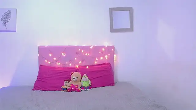 issa kitty online show from March 18, 2025, 9:53 pm