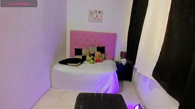 issa kitty online show from October 23, 2025, 8:18 pm