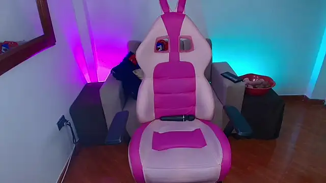 Pauilina online show from March 18, 2025, 5:10 pm