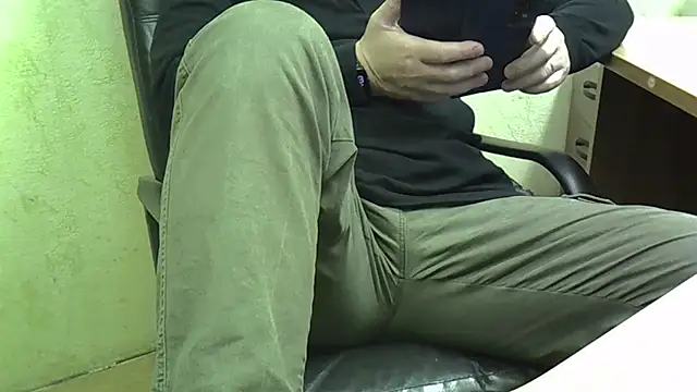 nikdov3 online show from November 14, 2025, 4:33 am