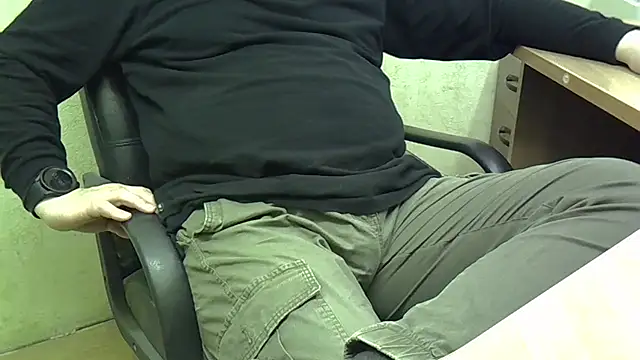 nikdov3 online show from February 19, 2026, 4:41 am