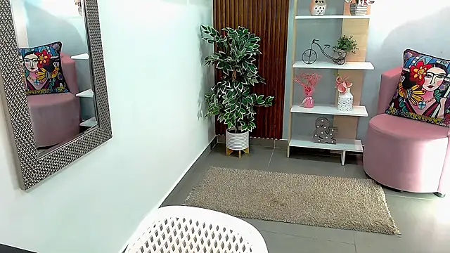 Snapshot of Dalila_Sky chatting on March 12, 2025, 6:00 pm Dalila Sky online show from March 12, 2025, 6:00 pm