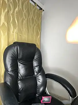 Snapshot of HannaSmiith chatting on February 4, 2025, 11:16 am HannaSmiith online show from February 4, 2025, 11:16 am