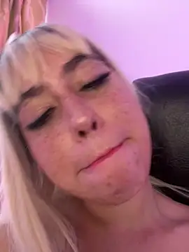 Snapshot of HannaSmiith chatting on March 10, 2025, 1:21 pm HannaSmiith online show from March 10, 2025, 1:21 pm