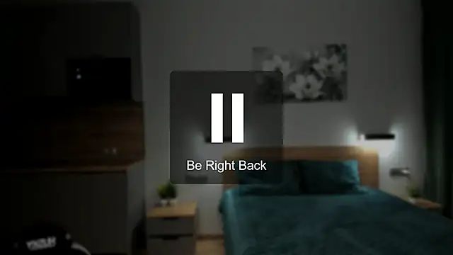 chloewallace online show from December 12, 2024, 1:21 am