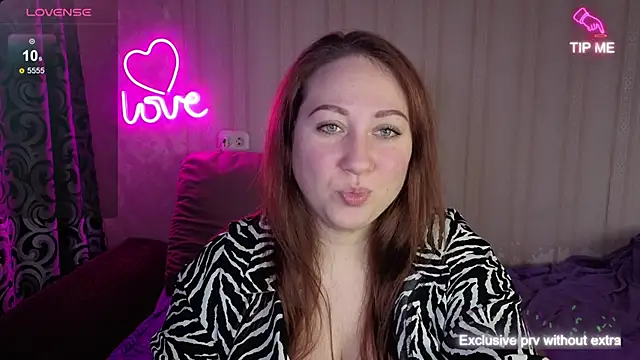 Snapshot of KellyCrystall chatting on November 7, 2025, 4:23 am KellyCrystall online show from November 7, 2025, 4:23 am