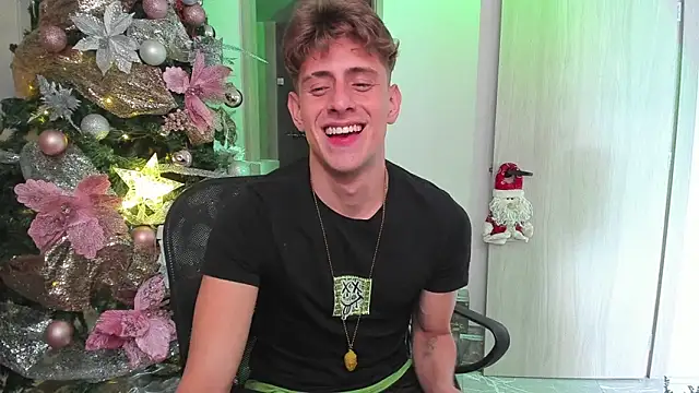 Snapshot of Jasperjoness chatting on December 18, 2024, 5:52 pm Jasperjoness online show from December 18, 2024, 5:52 pm