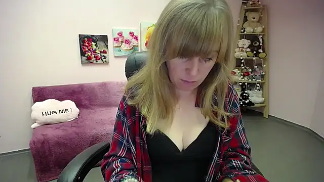 Hot Milady online show from October 7, 2025, 7:05 am