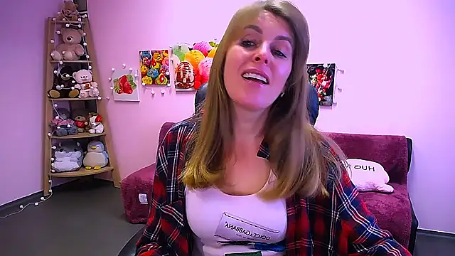 Hot Milady online show from February 3, 2026, 8:30 am