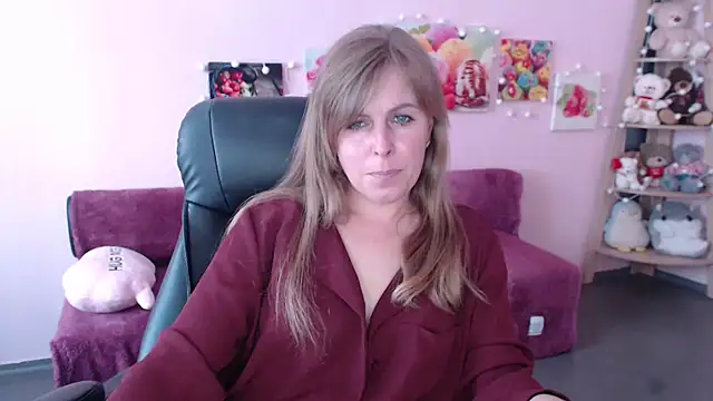 Hot Milady online show from May 5, 2026, 7:27 am