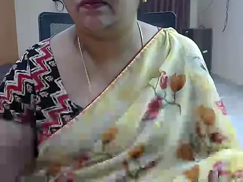 Snapshot of Naughty_Nityaa chatting on February 11, 2025, 5:40 pm Naughty Nityaa online show from February 11, 2025, 5:40 pm