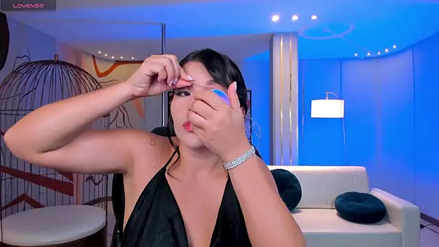 ValeriaRoldanX online show from March 3, 2026, 10:21 am