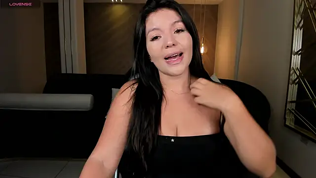 ValeriaRoldanX online show from April 10, 2026, 11:04 am