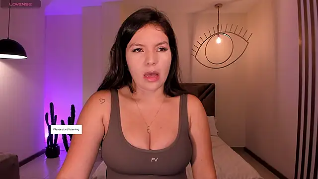 ValeriaRoldanX online show from May 17, 2026, 11:17 am