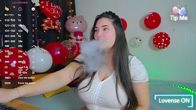 Lillianhot68 online show from February 13, 2025, 1:48 pm