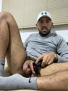 JuanZapata33 online show from December 3, 2024, 11:57 pm