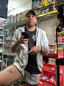 Snapshot of JuanZapata33 chatting on April 7, 2026, 8:53 pm JuanZapata33 online show from April 7, 2026, 8:53 pm