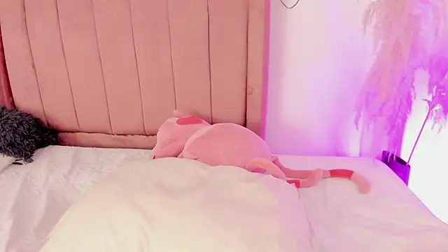 Snapshot of CamiloDoumit chatting on September 19, 2025, 5:24 pm CamiloDoumit online show from September 19, 2025, 5:24 pm