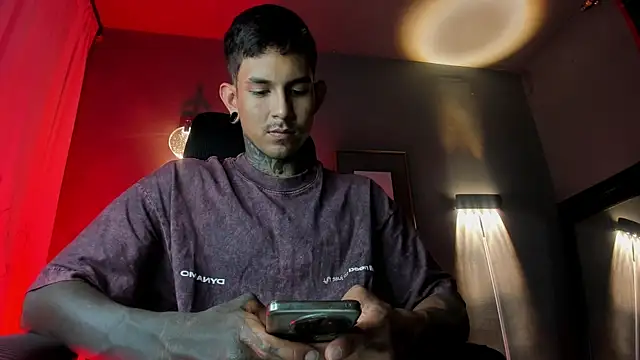 Travistanner 28 online show from April 5, 2026, 11:24 pm