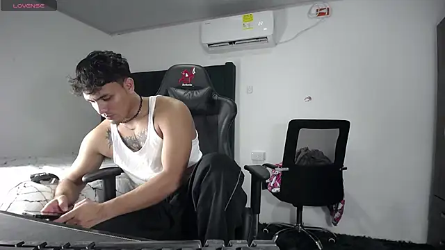 Snapshot of man_dur07 chatting on December 10, 2024, 9:22 pm man dur07 online show from December 10, 2024, 9:22 pm