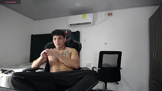 Snapshot of man_dur07 chatting on December 13, 2024, 10:34 pm man dur07 online show from December 13, 2024, 10:34 pm