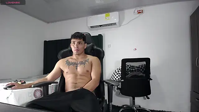 Snapshot of man_dur07 chatting on December 18, 2024, 12:10 am man dur07 online show from December 18, 2024, 12:10 am