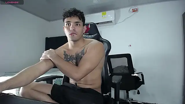 Snapshot of man_dur07 chatting on December 28, 2024, 10:44 pm man dur07 online show from December 28, 2024, 10:44 pm