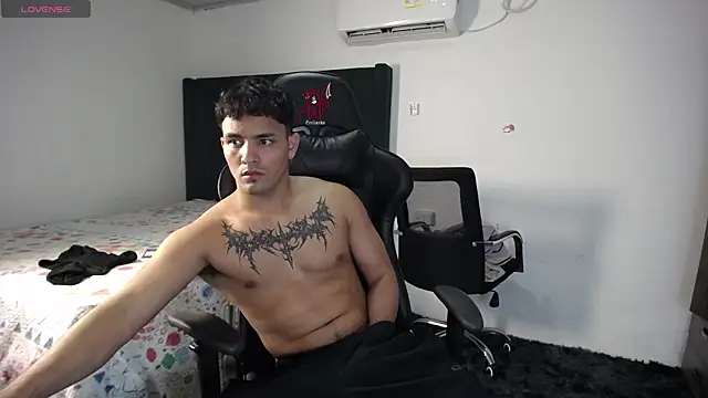 Snapshot of man_dur07 chatting on January 7, 2025, 12:45 am man dur07 online show from January 7, 2025, 12:45 am