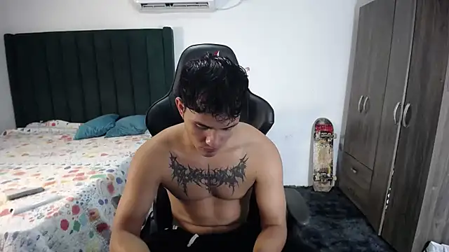 Snapshot of man_dur07 chatting on February 19, 2025, 6:21 pm man dur07 online show from February 19, 2025, 6:21 pm