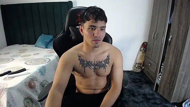 Snapshot of man_dur07 chatting on February 25, 2025, 8:30 pm man dur07 online show from February 25, 2025, 8:30 pm