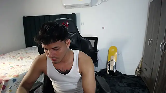 Snapshot of man_dur07 chatting on March 16, 2025, 12:01 am man dur07 online show from March 16, 2025, 12:01 am