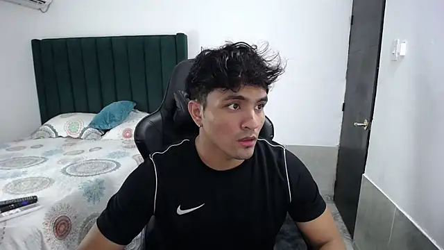 Snapshot of man_dur07 chatting on September 27, 2025, 10:37 pm man dur07 online show from September 27, 2025, 10:37 pm