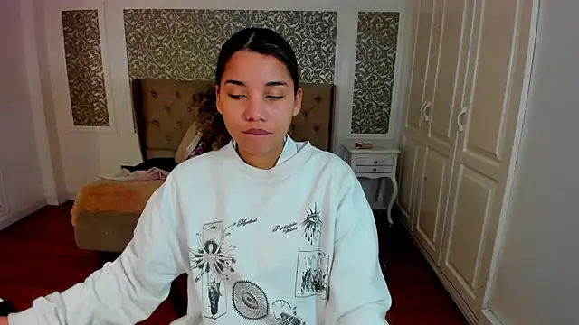 Snapshot of Mayaa_ross chatting on September 24, 2025, 3:54 am Mayaa ross online show from September 24, 2025, 3:54 am