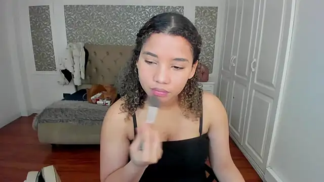 Snapshot of Mayaa_ross chatting on October 7, 2025, 1:47 am Mayaa ross online show from October 7, 2025, 1:47 am